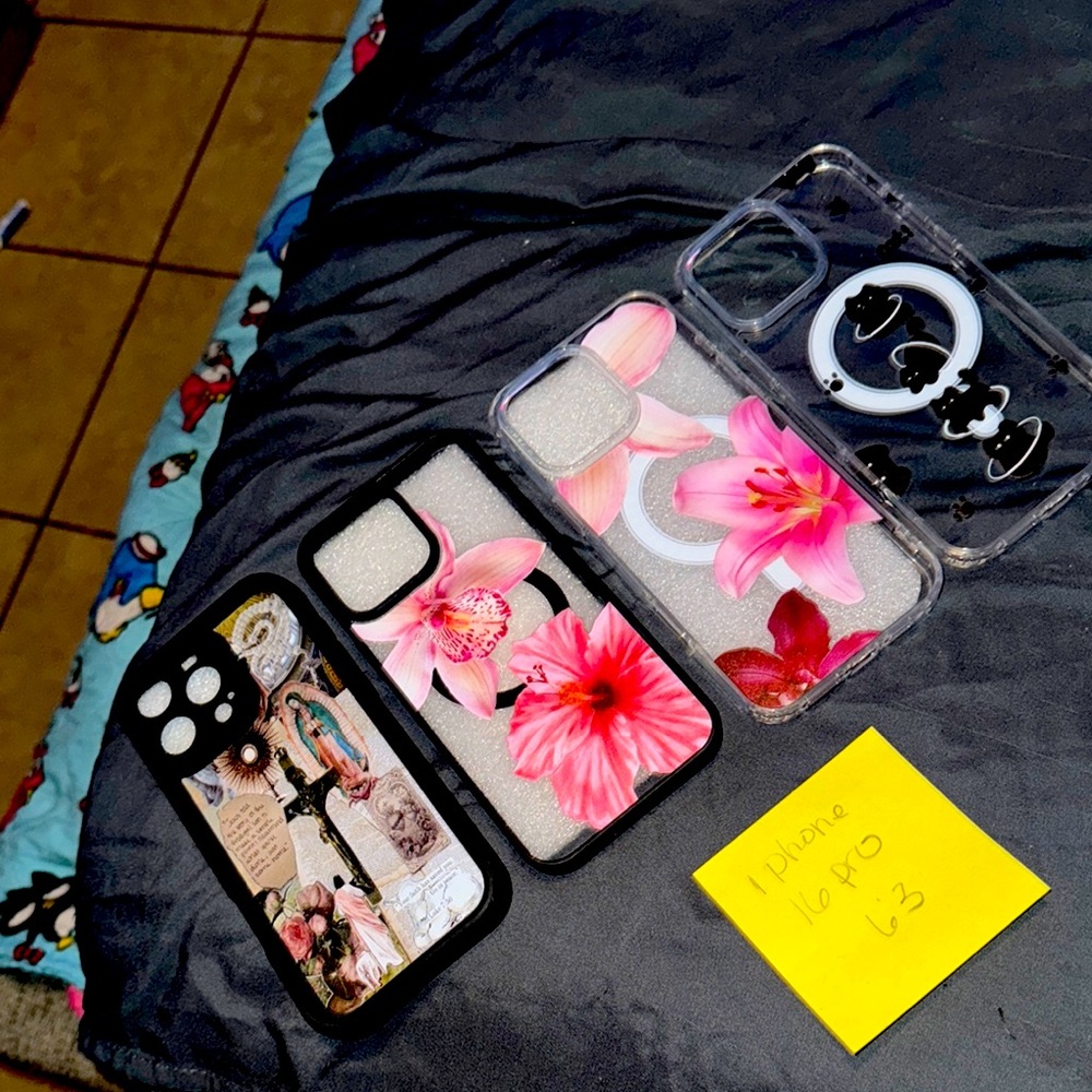 Floral  I phone 16 pro 4 pcs Phone Case Set